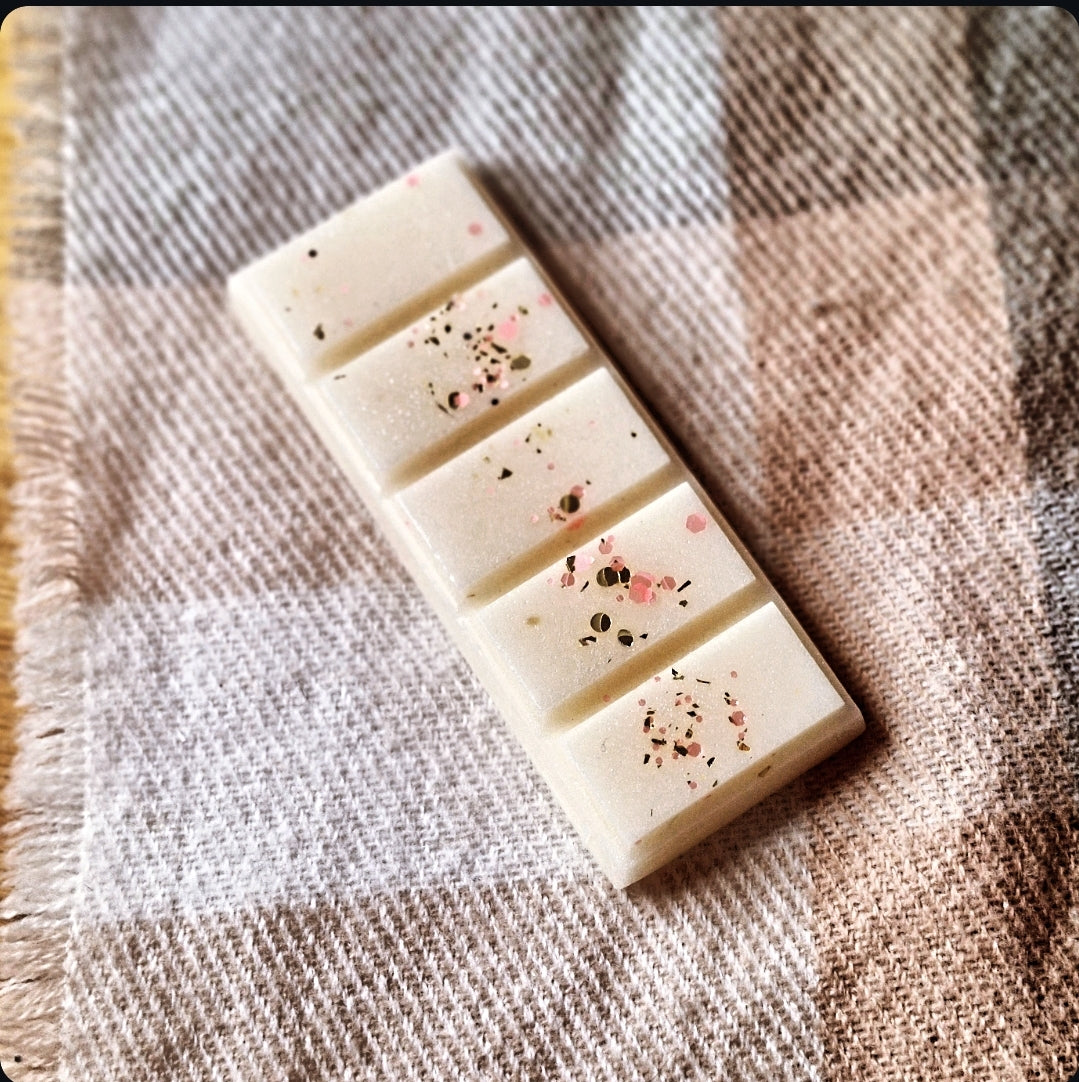 Dark Plum & Sandalwood